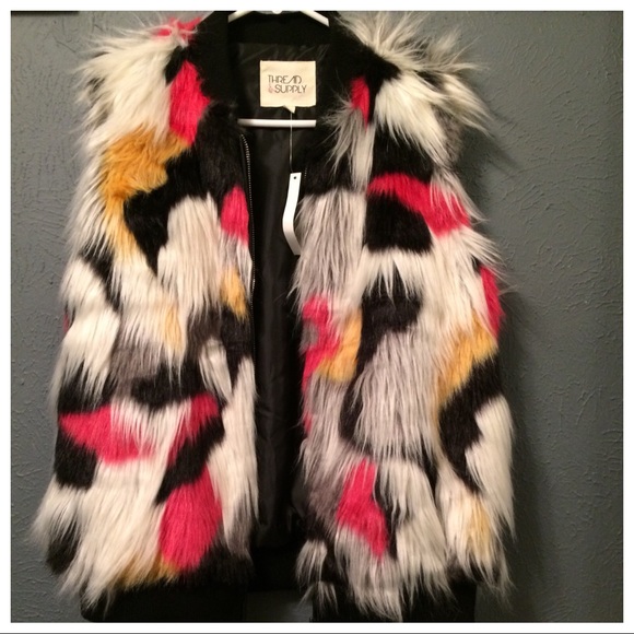 Jackets & Blazers - 🆕Short Faux Fur Vest